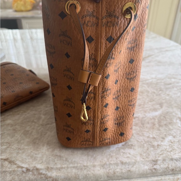 MCM Liz Reversible Tote with Pouch - Picture 6 of 9